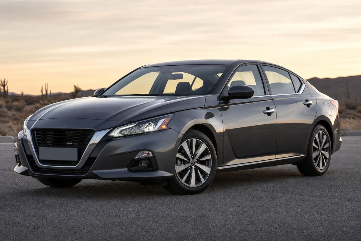 Nissan Altima — spacious business sedan